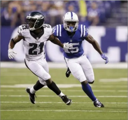  ?? DARRON CUMMINGS — THE ASSOCIATED PRESS ?? Eagles defensive back Leodis McKelvin, left, here shadowing Indianapol­is Colts wide receiver Phillip Dorsett in a preseason game, has been bothered by a hamstring injury but is pledging to be in the lineup Sunday against the Minnesota Vikings.