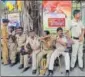  ?? BHUSHAN KOYANDE/HT ?? Police officers posted at Azad Maidan for the rally, in Mumbai on Tuesday.