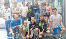  ?? FOTO: TENNISCLUB WEINGARTEN ?? Die TCW Jugend in Klagenfurt: (oben v.l.) Noah Stehle, Jakob Wagner, Georg Schuldes, Marvin Labor, Lena Waidmann, Anna-Sophia Breuninger, Angelina Lauer. Unten v.l. Betreuer Billy Dignath, Vincent Werckshage­n, Luis Martin, Justin Labor, Emanuel Muscal.