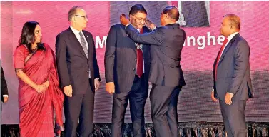  ??  ?? Outgoing President Mr. Jagath Perera formally inducting Mr. Manil Jayesinghe as the new President of CA Sri Lanka in the presence of Dr. In-Ki Joo, President of IFAC, Mr. Sanjaya Bandara, Vice President of CA Sri Lanka and Ms. Dulani Fernando, CEO of CA Sri Lanka and Mr. Prasanna Liyanage, Secretary of CA Sri Lanka.