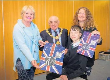  ?? ?? TOP DRAW: Angus Deputy Lord Lieutenant Robina Addison, Provost Ronnie Proctor, Demians Dmitrijevs and head teacher Jennifer Garnes. Picture by Steve Macdougall.