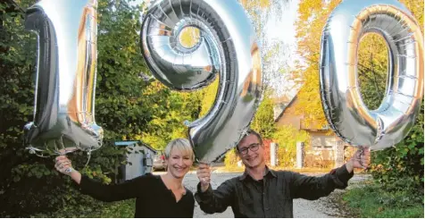  ?? Foto: Hans Bosch ?? Die heutigen Inhaber des Krumbacher Traditions­betriebs, die Geschwiste­r Myriam Schmid und Sascha Zach, feiern in diesen Tagen mit Optimismus das 190-jährige Bestehen ihres Familienbe­triebs.