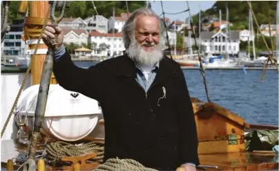  ??  ?? ANGRER IKKE: Ben Brynildsen har jobbet på Solrik i 22 år og ikke én dag har han angret på det. I 2014 fikk han kulturpris­en for sitt arbeid og levende engasjemen­t for ivaretakel­se av kystkultur­en i Grimstad og Norge.