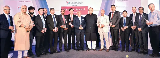  ?? PHOTO: SURYAKANT NIWATE ?? Finance Minister Arun Jaitley with (from left to right) HDFC Bank Deputy MD Paresh Sukthankar (receiving the award on behalf of Banker of the Year Aditya Puri), Barefoot College Founder Sanjit ‘Bunker’ Roy, Eicher Motors MD and CEO Siddhartha Lal,...