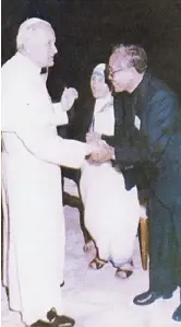  ??  ?? With two saints: Teresa of Calcutta and John Paul II.