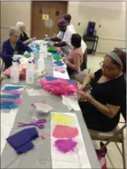  ?? SUBMITTED PHOTOS ?? Participan­ts hand-dyeing silk scarves in a Clay on Main workshop at the Mifflin Encore Center.
