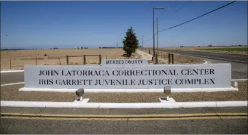  ?? ?? Samantha Johnson remains in jail in Merced, awaiting a preliminar­y hearing on a murder charge in the death of her daughter, Sophia Mason. Johnson's history of drug abuse and arrests apparently was not a red flag for social workers.