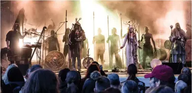  ??  ?? HEILUNG AT MIDGARDSBL­OT FESTIVAL 2017.