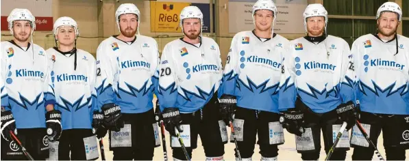  ?? Foto: Ernst Mayer ?? Die Neuzugänge der Eisbären: (von links) Michael Folk, Dominik Zimmermann, Josef Bamsteiner, Mario Seifert, Danny Grünauer, Maximilian Merkle und David Zachar.