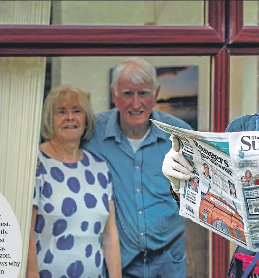  ??  ?? Out for her daily run that has turned into a paper round, broadcaste­r Jackie Bird drops off a Post with parents, Ronnie and Linda, in East Kilbride