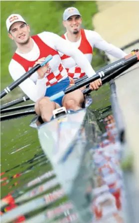  ??  ?? Braća Sinković jedno veslo ili dva, Valentu i Martinu je sasvim svejedno. Uvijek na kraju doveslaju do neke medalje, ovaj put do srebrne