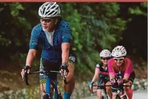  ?? PIC BY ASYRAF HAMZAH ?? Cycling enthusiast Datuk Ahirudin Attan (front), or Rocky Bru, and his friends training at Damansara Heights for the NST C-Cycle Challenge which will be held on May 21.