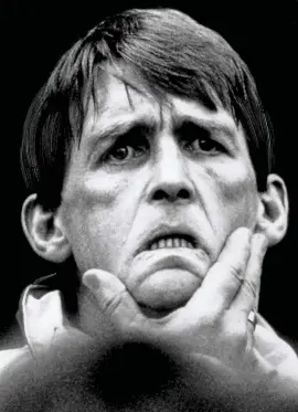  ?? MIRRORPIX ?? Horror etched on his face: Dalglish reacts at Hillsborou­gh