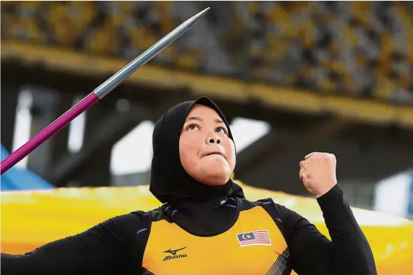  ??  ?? On cloud nine: Umi Syuhadah Idris won three gold medals from the women’s discus, shot putt and javelin F37 at the KL Asean Para Games.