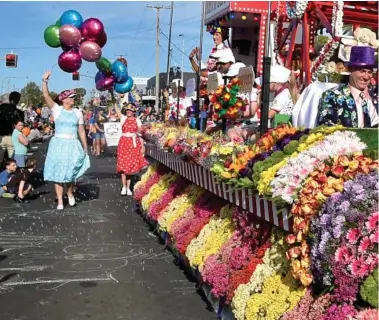  ??  ?? BLOOMING BEAUTIFUL: The Woolworths float picked up Grand Champion Float for the fifth year