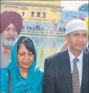  ??  ?? Vini Mahajan with her husband Dinkar Gupta at the Golden Temple in February 2019 after he assumed charge as Punjab DGP. HT FILE