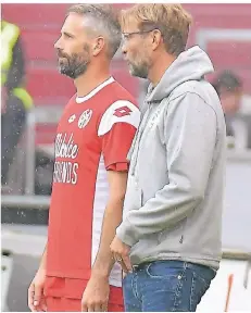  ?? FOTO: IMAGO IMAGES ?? September 2017: Jürge Klopp und Marco Rose beim Abschiedss­piel für den langjährig­en Kapitän von Mainz 05, Nikolce Noveski.