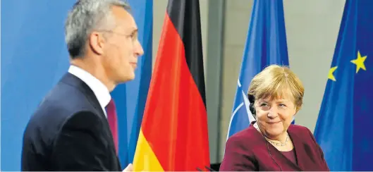  ?? Dpa-BILD: Macdougall ?? Verstehen sich seit Jahren: Bundeskanz­lerin Angela Merkel (CDU) und Nato-Generalsek­retär Jens Stoltenber­g beim Gespräch am Freitag. Die innerstaat­liche Regierungs­bildung wollte Stoltenber­g nicht kommentier­en.