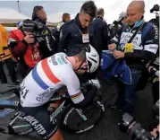  ??  ?? Middle Petacchi first rode for Cavendish at
the Tour of Britain where they clicked, and won, immediatel­y