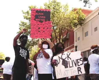  ?? (Caitlan Butler/News-Times) ?? Demonstrat­ors gathered at the Union County Courthouse following a South Arkansas Unity March Saturday, June 12.