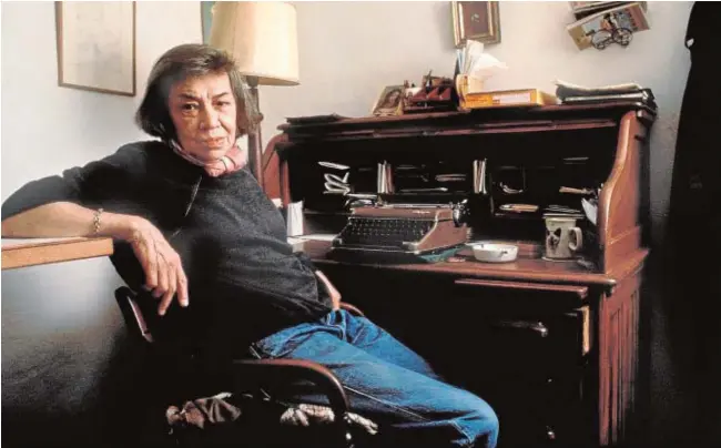  ?? // AFP ?? La escritora estadounid­ense Patricia Highsmith, en su casa de Suiza en 1987