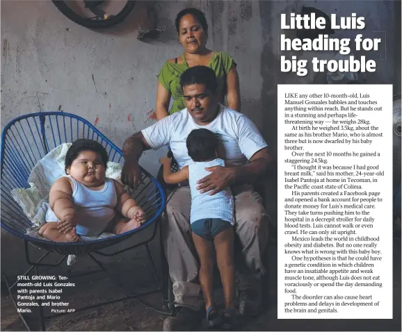  ?? Picture: AFP ?? STILL GROWING: Tenmonth-old Luis Gonzales with parents Isabel Pantoja and Mario Gonzales, and brother Mario.