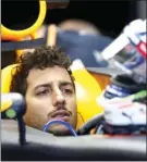  ?? BRANDON MALONE/REUTERS ?? TOLAK: Pembalap Red Bull Daniel Ricciardo di tengah sesi kualifikas­i GP Australia Sabtu lalu.