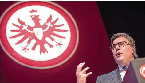  ?? FOTO: RUMPENHORS­T/DPA ?? Axel Hellmann, Vorstandsm­itglied der Eintracht Frankfurt Fußball AG, weiß, dass der Einstieg eines Investors auch negative Folgen haben kann.