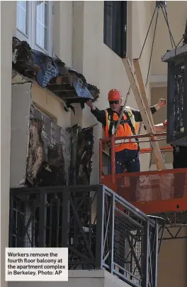  ?? Photo: AP ?? Workers remove the fourth floor balcony at the apartment complex in Berkeley.