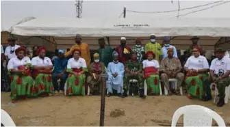  ??  ?? The GOC; wife and Chairperso­n NAOWA, Mrs. Ogheneruke­vwe Fejokwu; other senior officers and leaders of the community