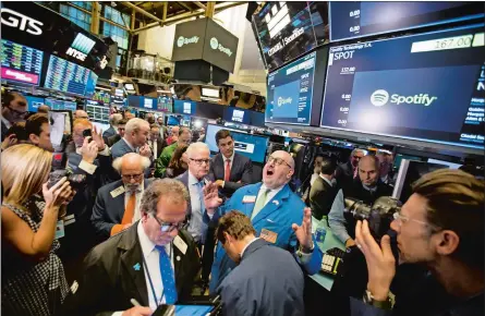  ?? MICHAEL NAGLE/BLOOMBERG ?? Traders on the floor of the New York Stock Exchange in New York earlier this month.