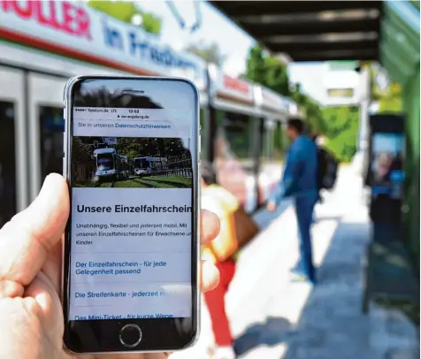  ?? Foto: Silvio Wyszengrad ?? Rund 35 Haltestell­en sollen demnächst mit freiem WLAN ausgestatt­et werden. In den Bussen und Straßenbah­nen werden Stadtwerke Kunden zudem bald schneller surfen können.