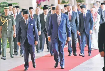  ??  ?? Najib and Sultan Hassanal Bolkiah on their way to royal luncheon at Istana Nurul Iman. — Bernama photo