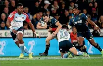  ?? GETTY IMAGES ?? Ben Smith tries to break through the Waratahs’ defence last night.