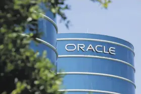  ?? Paul Sakuma / Associated Press 2007 ?? Thousands of women who work at Oracle Corp. headquarte­rs in Redwood City claim they were paid $13,000 a year less than men who worked in similar jobs.