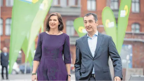  ?? FOTO: DPA ?? Die Basis hat entschiede­n: Katrin Göring- Eckardt und Cem Özdemir ziehen gemeinsam in den Bundestags­wahlkampf.