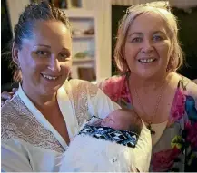  ?? ?? Palliative care researcher Tess MoekeMaxwe­ll with her daughter Racheal and mokopuna Te Minaora Raukawa, a few hours before she died, in April 2020. The whānau felt let down by the lack of palliative care support.