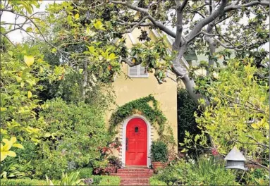  ?? Los Angeles Times ?? THE HOUSE where, in the 1930s and ’40s, screenwrit­er Salka Viertel created a haven for European refugees.