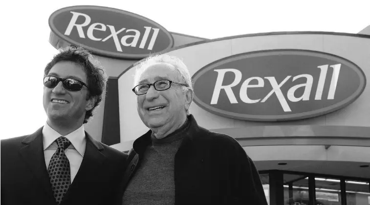  ?? Jason Scott/ Edmonton Journal ?? Daryl Katz and his father, Barry, officially opened the flagship Rexall drugstore at Jasper Avenue and 118th St. in August 2004 with a raft of dignitarie­s, including then-mayor Bill Smith, in attendance.