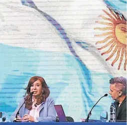  ??  ?? Senator Cristina Fernández de Kirchner presents her book “Sincerely” in Rosario on Thursay, accompanie­d by writer Marcelo Figueras, just as she did in Santiago del Estero on June 10, in what represents a virtual campaign activity.