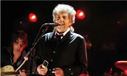  ?? Philosophy of Modern Song. Photograph: Christophe­r Polk/Getty Images ?? ‘It was an error in judgment’: Bob Dylan (pictured performing in 2012) has apologised for using a machine to autograph copies of The