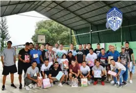  ?? MPZ ?? Los jugadores compartier­on con las niñas del hogar Madre del Redentor.