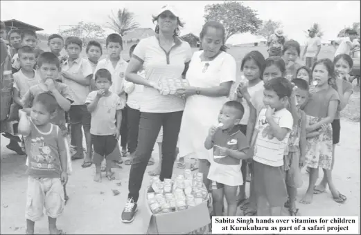  ?? ?? Sabita Singh hands over vitamins for children at Kurukubaru as part of a safari project