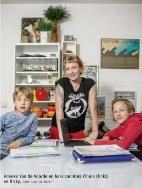  ?? FOTO JOREN DE WEERDT ?? Anneke Van de Voorde en haar zoontjes Vinnie (links) en Ricky.