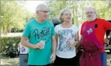  ?? ?? Jean Claude, Elia et Jacques, la cheville ouvrière de cette manifestat­ion