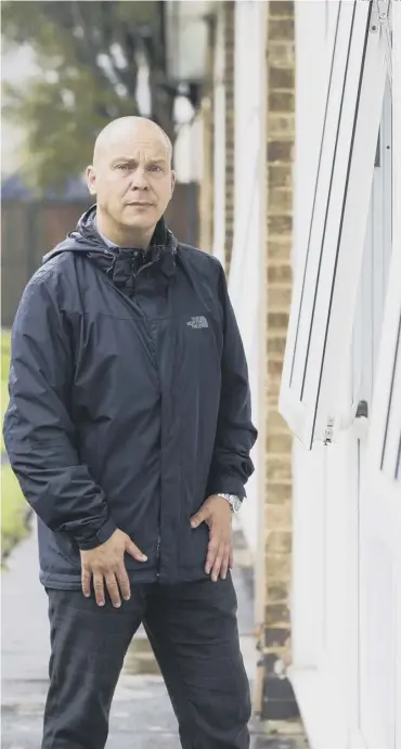  ?? PHOTO BY JIM FITTON ?? VENTILATIO­N: Head Mungo Sheppard outside a classroom at Ash Green Primary, Mixenden, where windows are opened to let fresh air circulate during lessons. He has welcomed the new Covid advice.