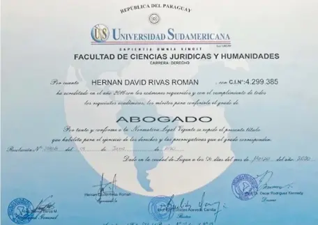  ?? ?? Título de abogado del senador Hernán Rivas, emitido por la Universida­d Sudamerica­na. Hay dudas sobre su formación.