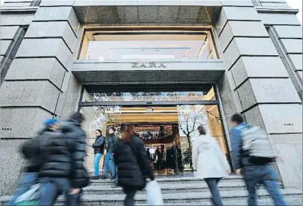  ?? ALBERT GEA / REUTERS ?? Tienda de Zara en Barcelona