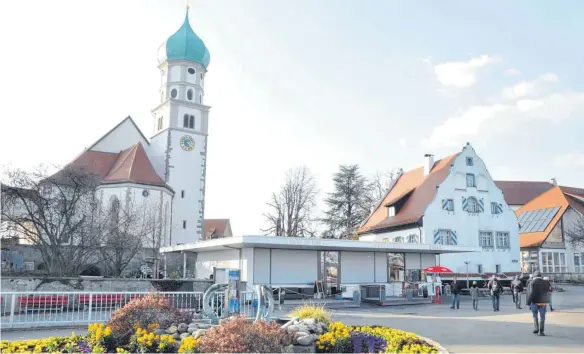  ?? FOTO: ISABEL DE PLACIDO ?? Der Kiosk und die Segelschul­e bekommen nachträgli­ch eine Toilette samt Dusche.