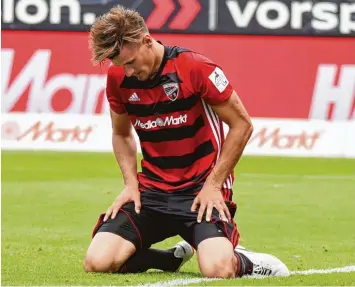  ?? Foto: Roland Geier ?? Nachdenkli­ch: Ingolstadt­s Stefan Kutschke hatte an der Pokal Niederlage in Paderborn lange zu knabbern. Im heutigen Punktspiel beim Aufsteiger 1. FC Magdeburg erwartet der Stürmer von sich und seiner Truppe eine Reaktion.